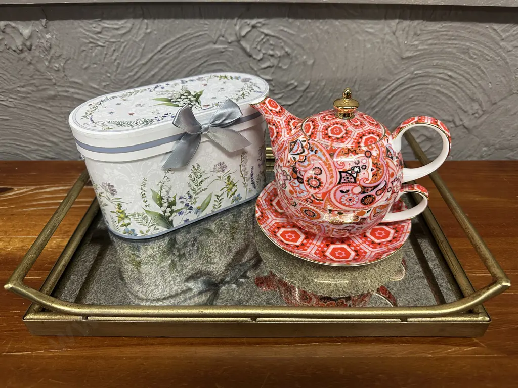 Gilt Mirrored Double Handled Tray, Boxed Mug Set Lilly Of The Valley & T2 Cup, Saucer & Teapot Image 1++