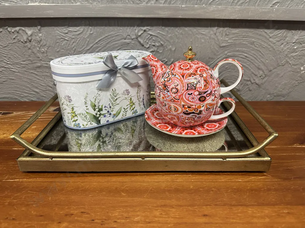 Gilt Mirrored Double Handled Tray, Boxed Mug Set Lilly Of The Valley & T2 Cup, Saucer & Teapot Image 1++