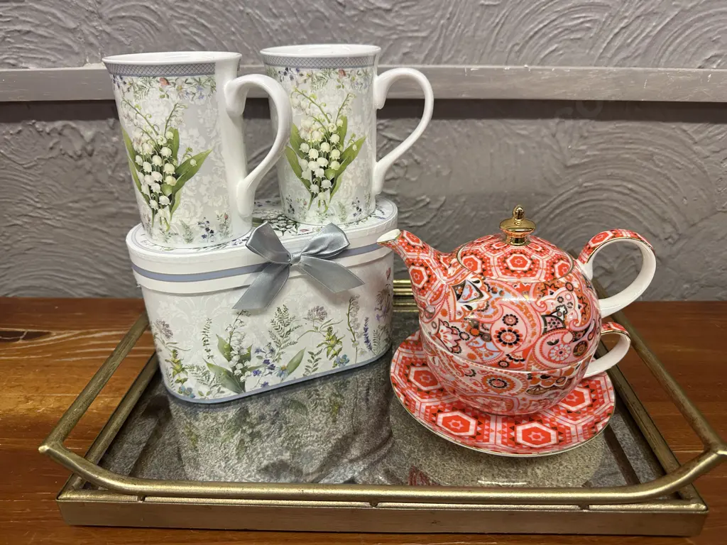 Gilt Mirrored Double Handled Tray, Boxed Mug Set Lilly Of The Valley & T2 Cup, Saucer & Teapot Image 1++
