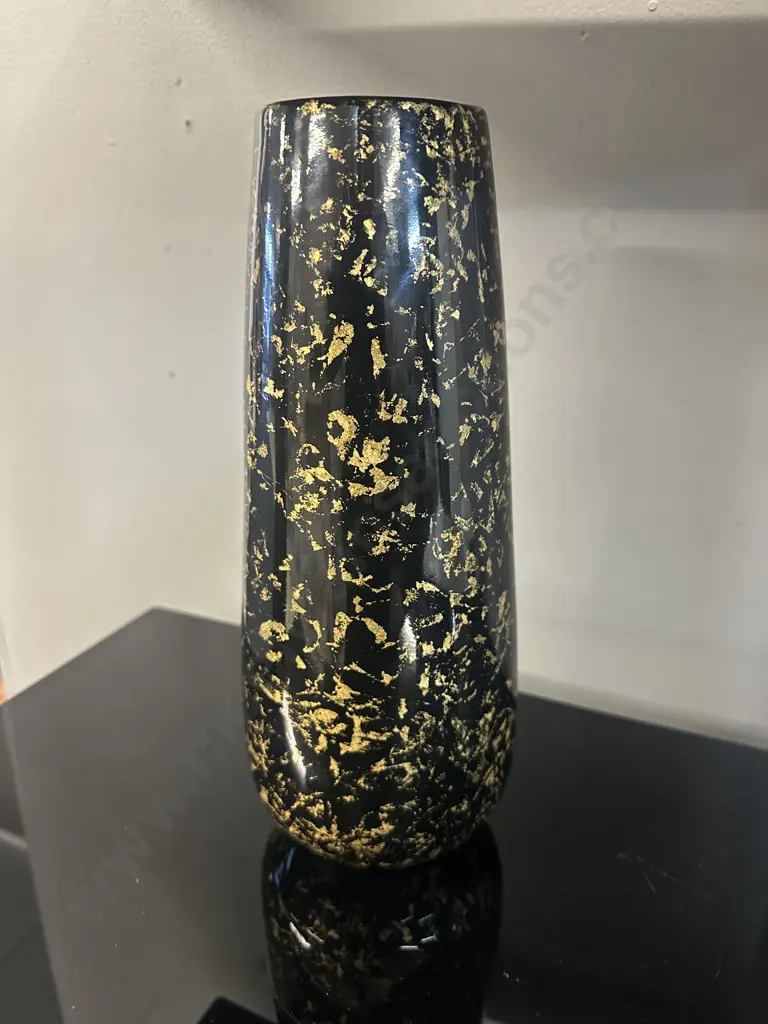 Black & Gold Lacquer Vase. H29cm Image 1++