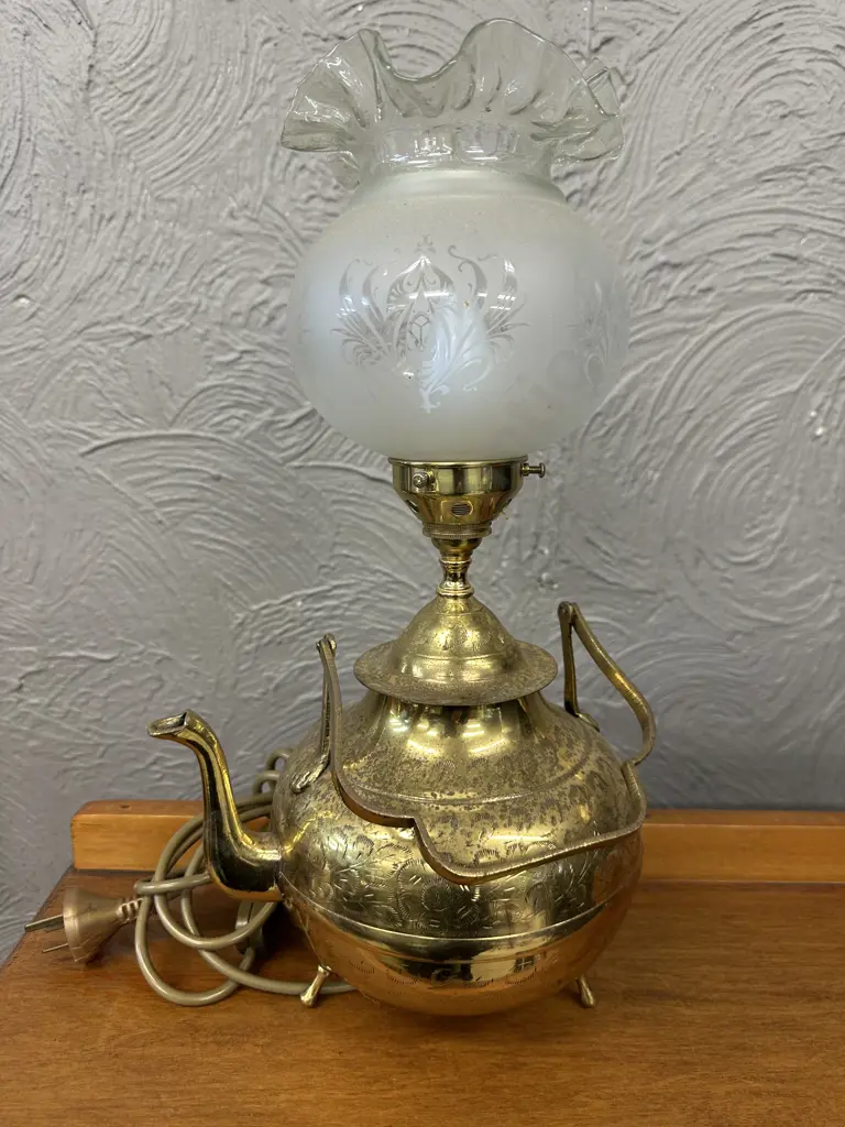 Vintage Brass Etched Teapot Table Lamp With Frosted & Clear Glass Shade H43cm. Image 1++