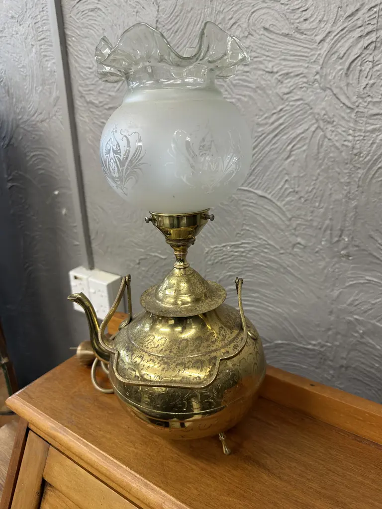 Vintage Brass Etched Teapot Table Lamp With Frosted & Clear Glass Shade H43cm. Image 1++