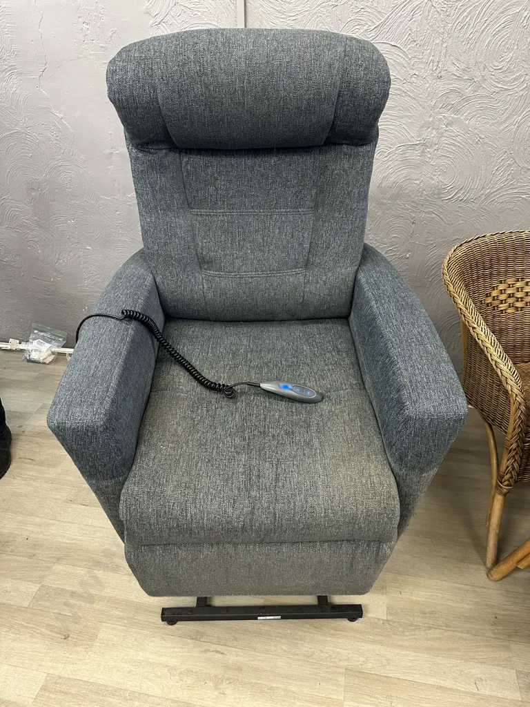 IMG Comfort Electric Power Lift And Recliner Chair In Gray Fabric Image 1++