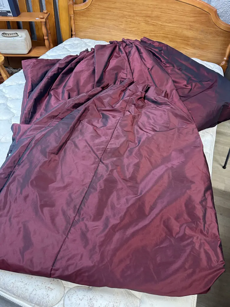 Burgundy Shimmer Curtains & Rails Drop 200cm Image 1++