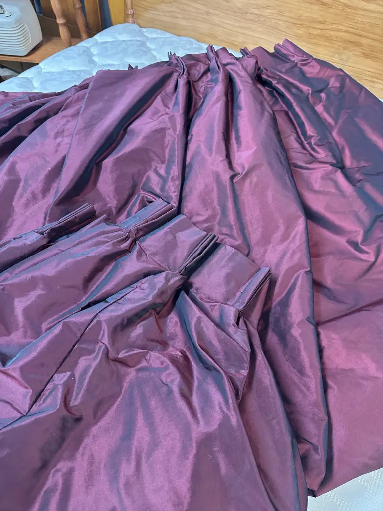 Burgundy Shimmer Curtains & Rails Drop 200cm Image 1++
