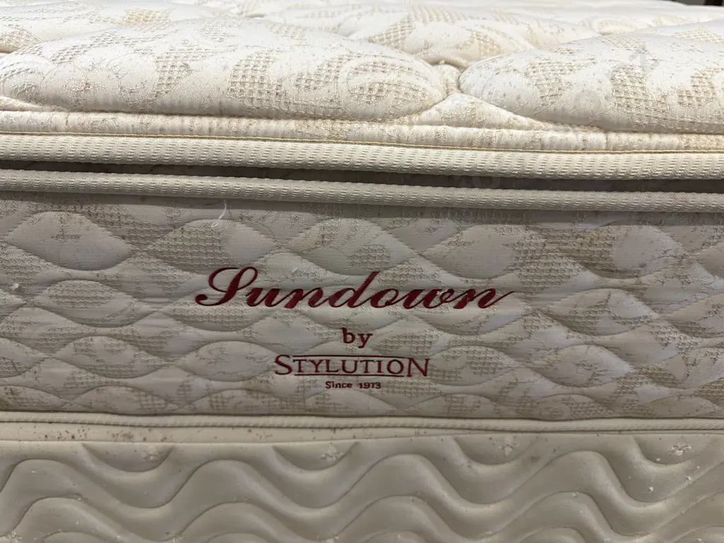 Stylution Sundowner Queensize Bed With Rimu Effect Headboard (As Found) Image 1++