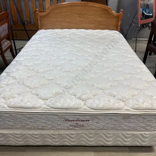 Stylution Sundowner Queensize Bed With Rimu Effect Headboard (As Found)