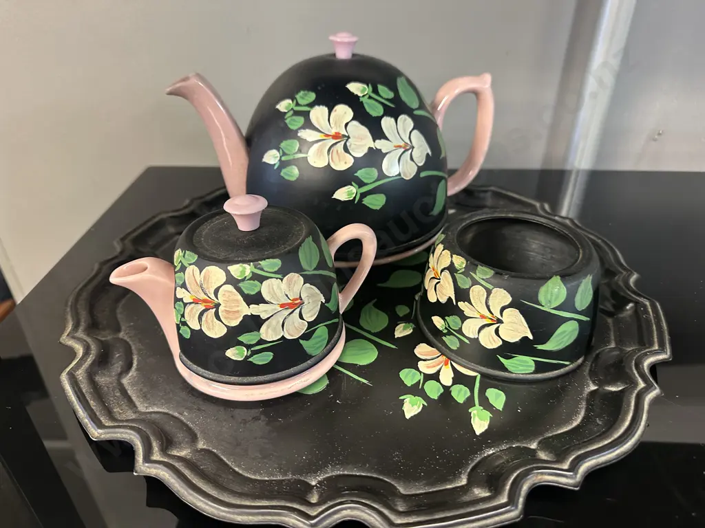 Vintage English Pink Teapots B7744B  Ever Hot Insulated & Cover With Round Scalloped Edge Tray Image 1++