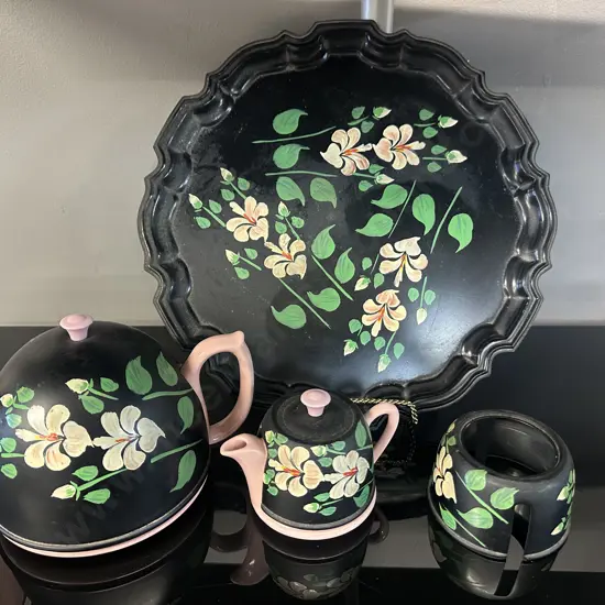 Vintage English Pink Teapots B7744B  Ever Hot Insulated & Cover With Round Scalloped Edge Tray