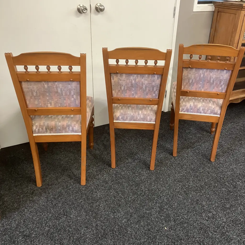 Set of 6 NZ Kauri Dining Chairs Includes 2 Carvers, Turned Legs, Pastel Toned Fabric Upholstery (Carvers As Found) Image 1++
