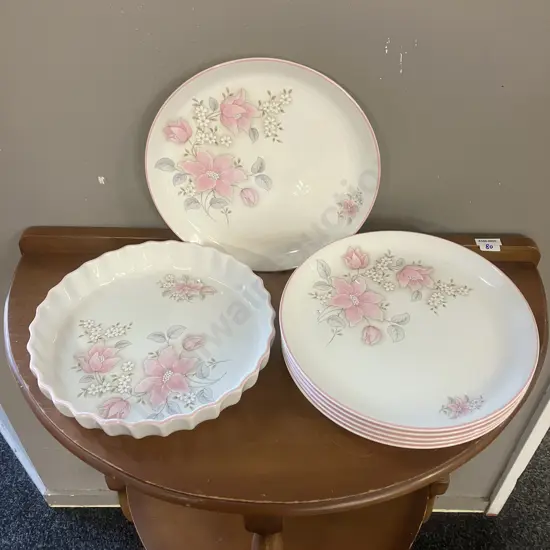 Vintage Collectable Crown Lynn Jasmine Ovenware Flan Dish With Six Jasmine Flower 26cm Dinner Plates. (1988 - 1989)