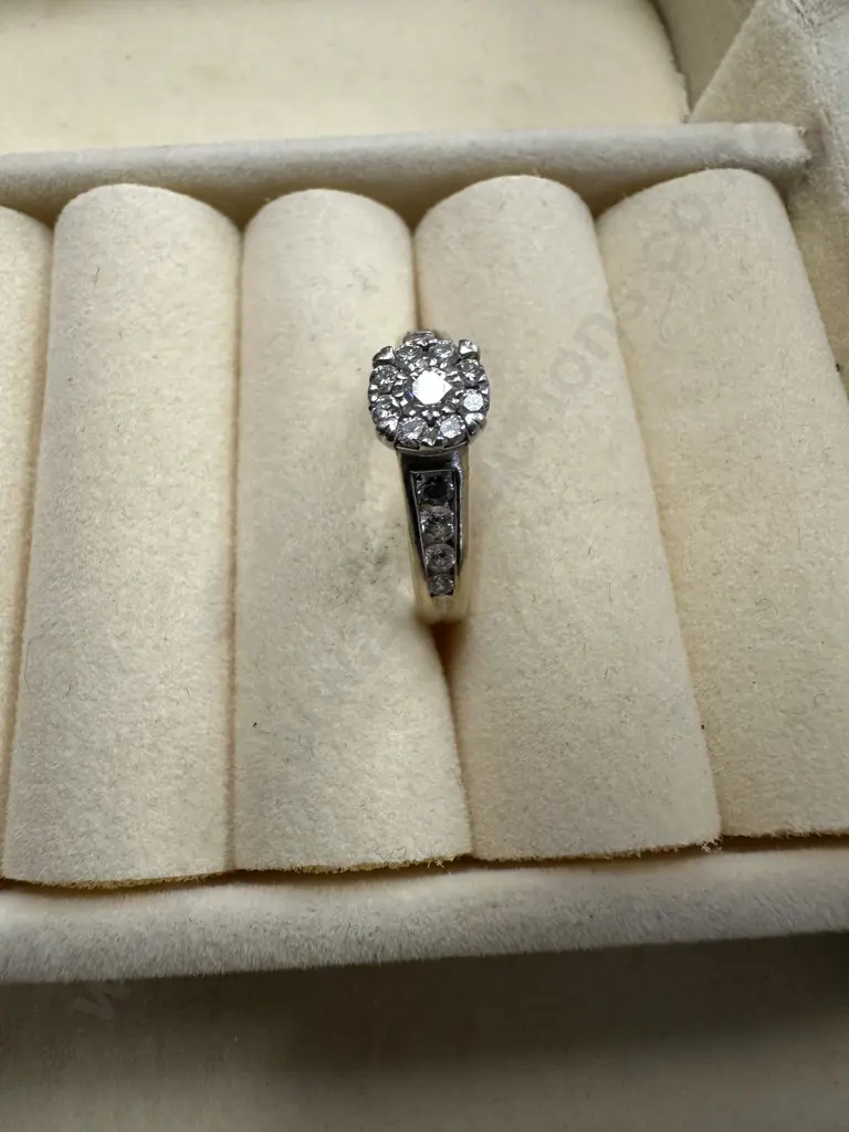 9 Carat Gold Ring With 17 Clear Stones Stamped 375 Image 1++