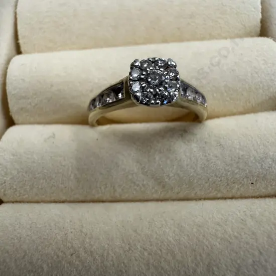 9 Carat Gold Ring With 17 Clear Stones Stamped 375