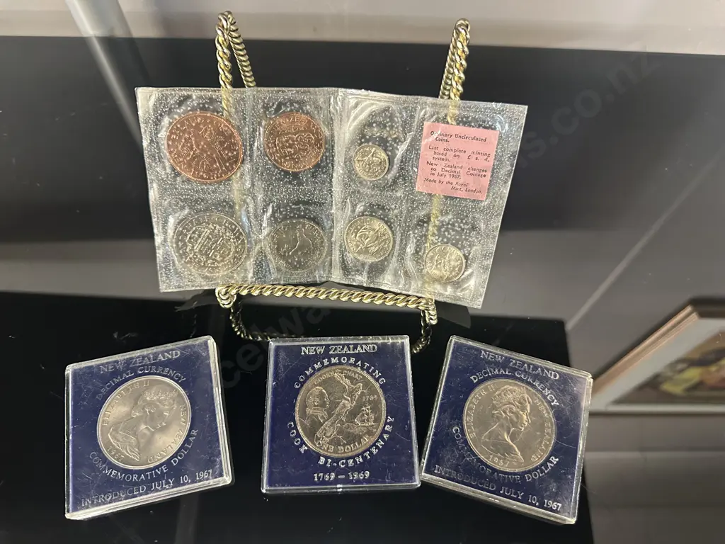 Selection Of Coins Including Commemorative Dollars & 1965 Coins Of New Zealand  Issue Set Image 1++