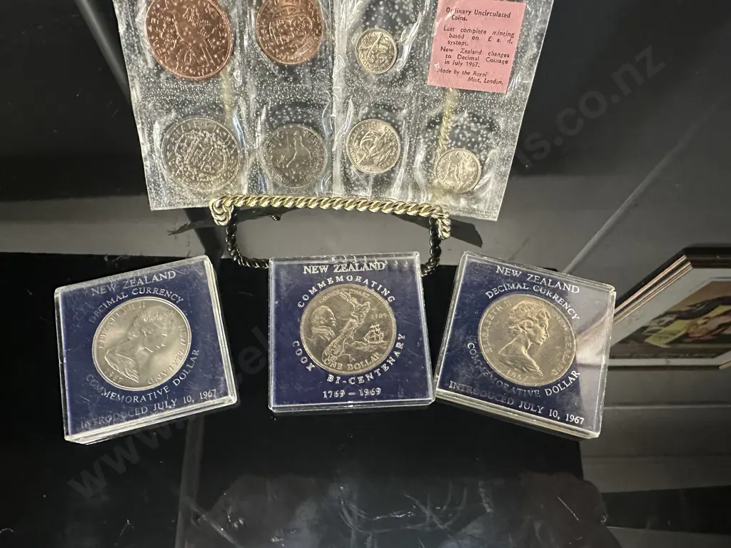 Selection Of Coins Including Commemorative Dollars & 1965 Coins Of New Zealand  Issue Set Image 1++