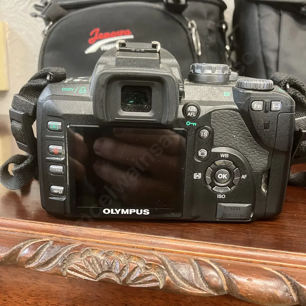 Olympus Evolt E-510 Digital Camera,18-180/3.5-6.3, 40-150/4-5.6, 14-42/3.5-5.6 Lenses, Cases, Manual, Charger, Card Etc Image 1++
