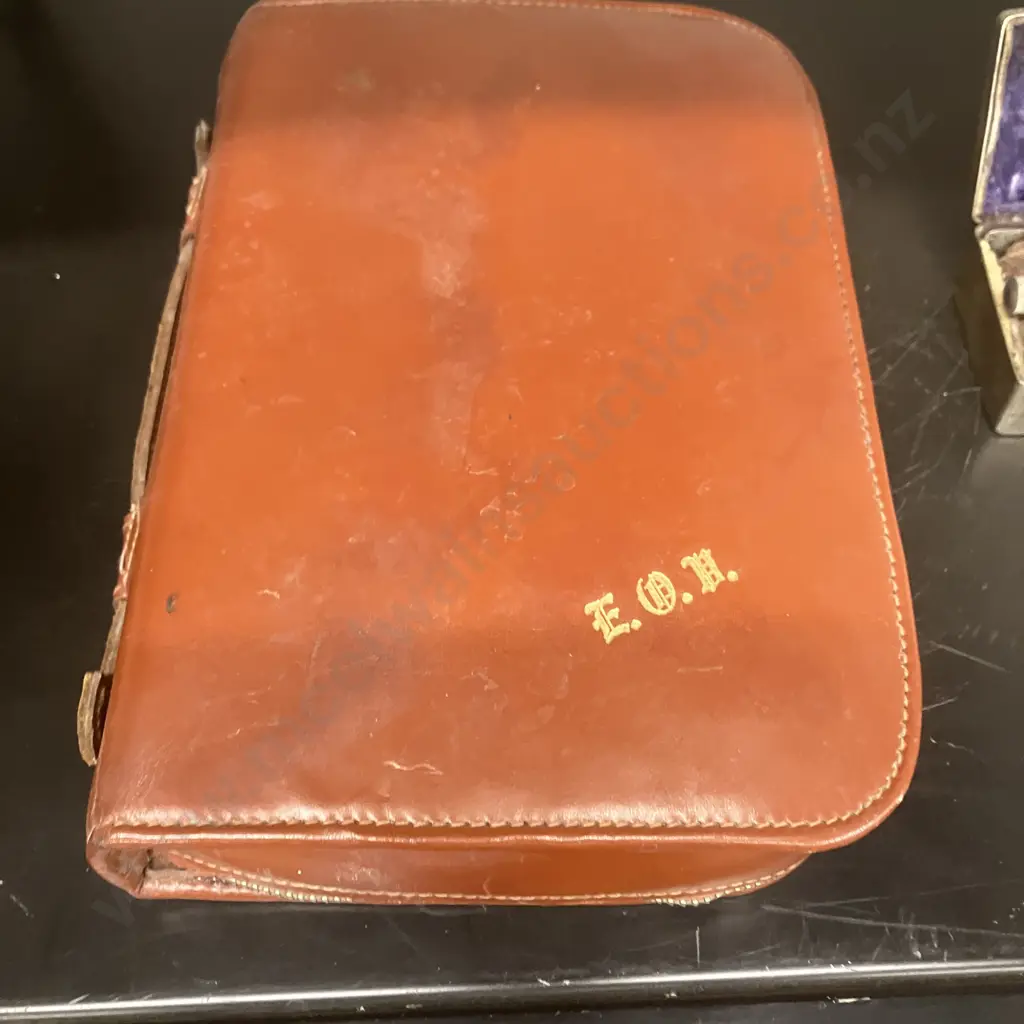 Vintage Mid Century Two-Tix Shaving / Mens Grooming Travel Set In Leather Case & "Valet" Auto Strop Safety Razor In Case Image 1++