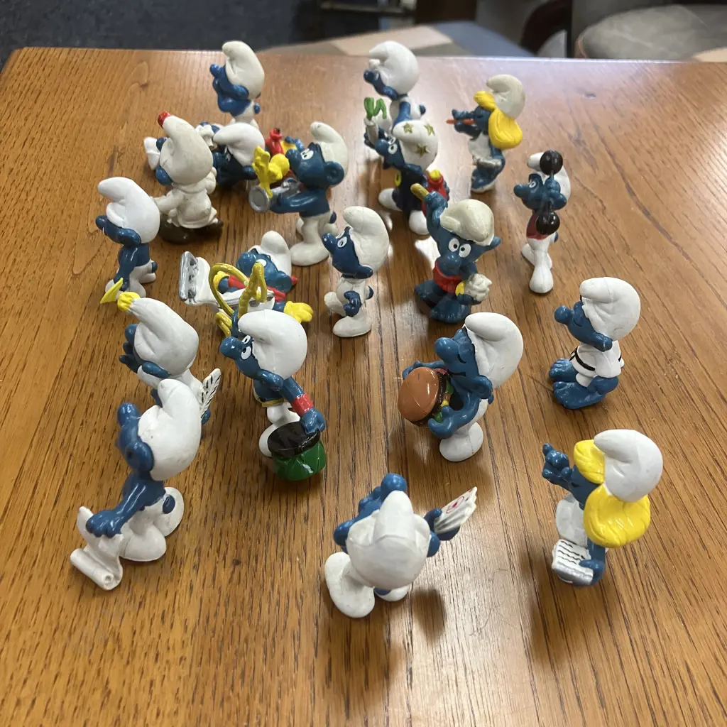 Lot of 20 Vintage Smurfs Image 1++