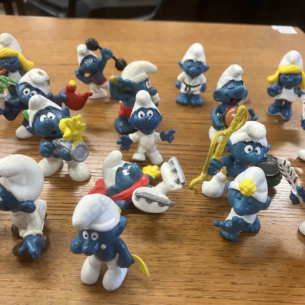 Lot of 20 Vintage Smurfs Image 1++
