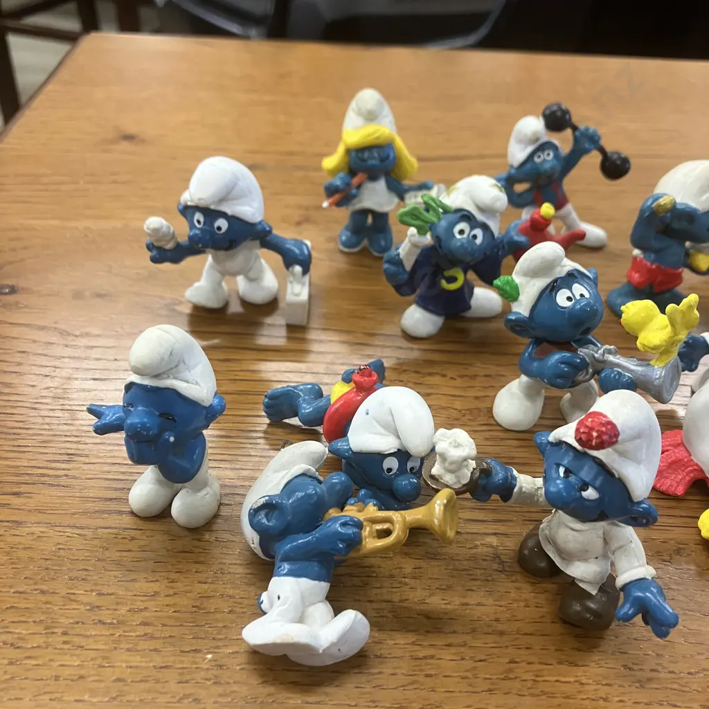 Lot of 20 Vintage Smurfs Image 1++