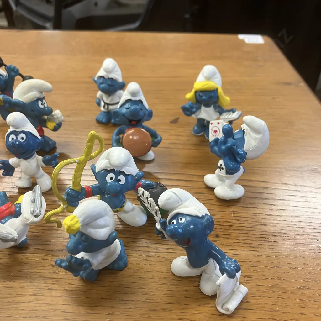 Lot of 20 Vintage Smurfs Image 1++