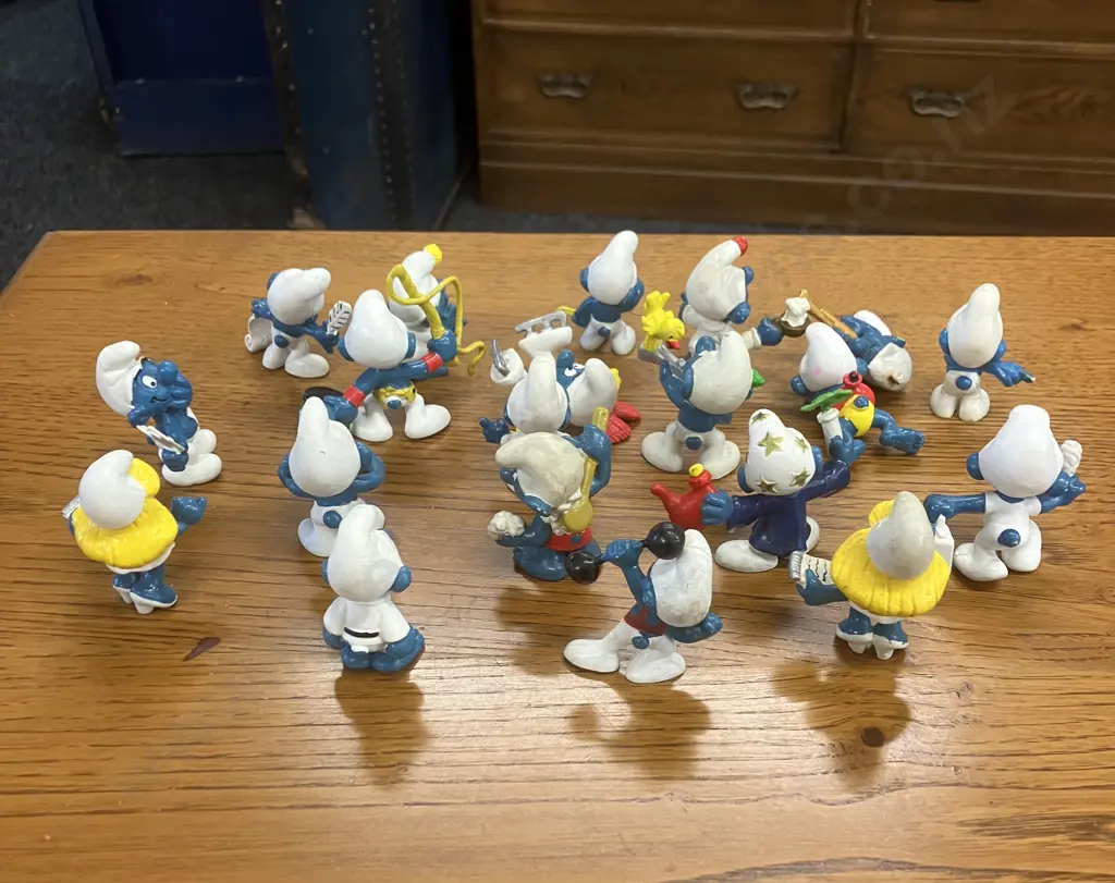 Lot of 20 Vintage Smurfs Image 1++