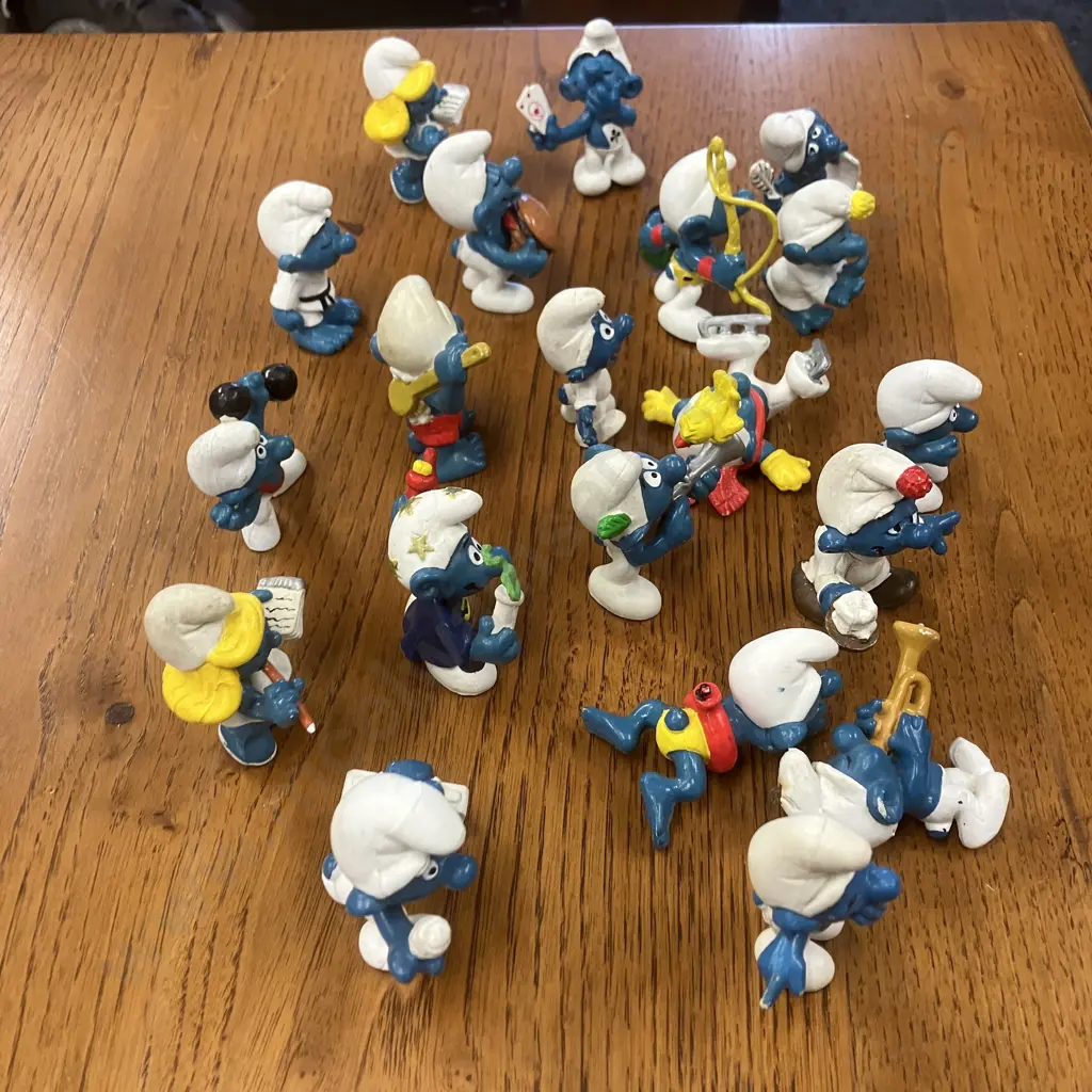 Lot of 20 Vintage Smurfs Image 1++