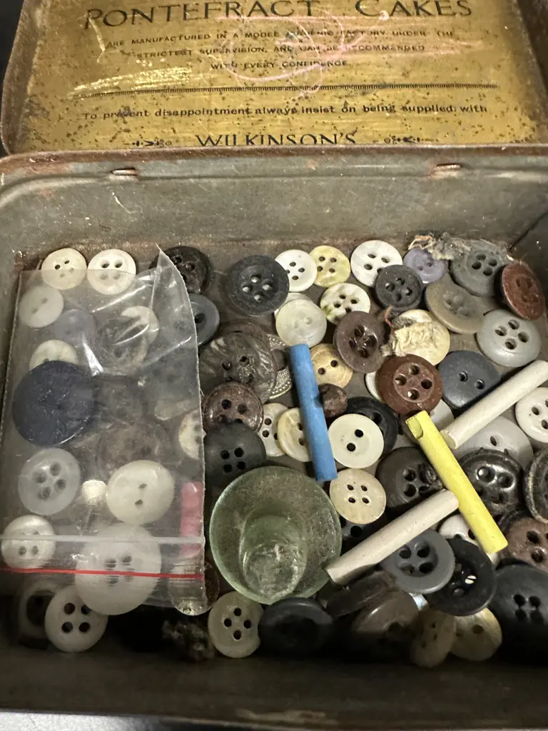 Selection Of Vintage Items Including Camera, Brassware, Buttons Etc Image 1++