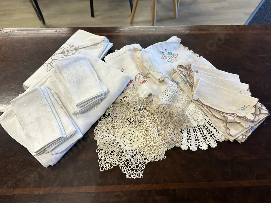 Vintage Linen Items Image 1++