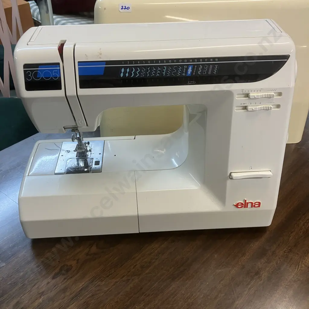 ELNA Envision 3005 Sewing Machine With Case & Foot Pedal Image 1++