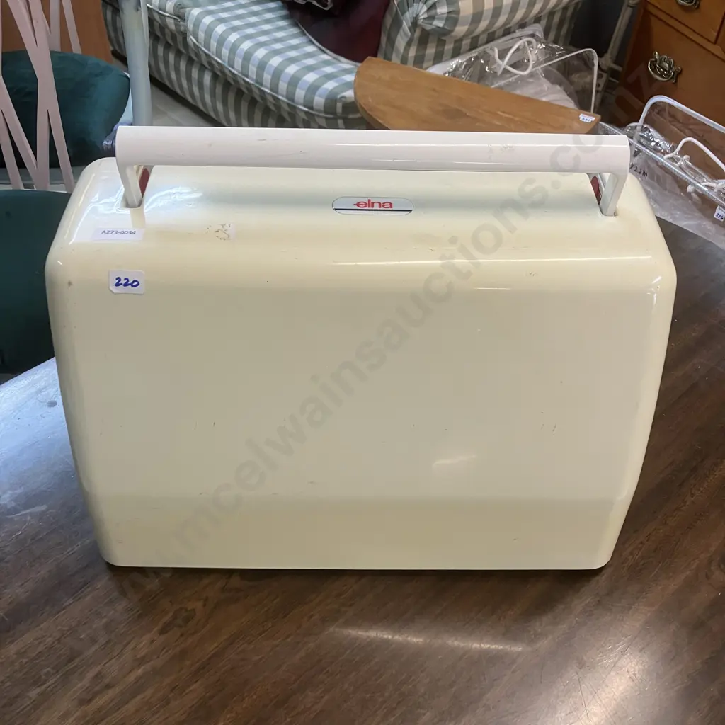 ELNA Envision 3005 Sewing Machine With Case & Foot Pedal Image 1++