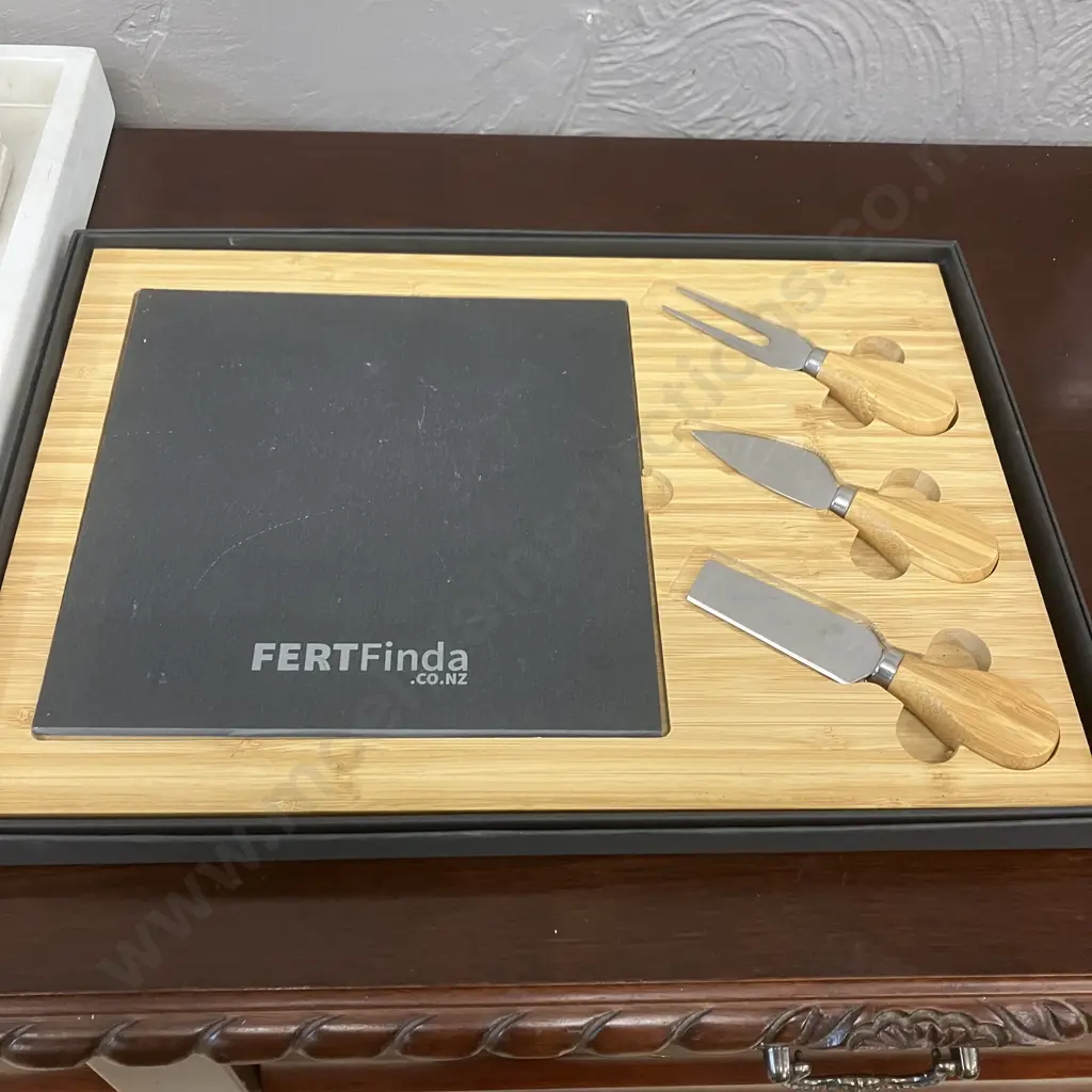 Marble Tray With 4 Coasters (20 x 29cm) And Boxed Slate Cheese Set Image 1++