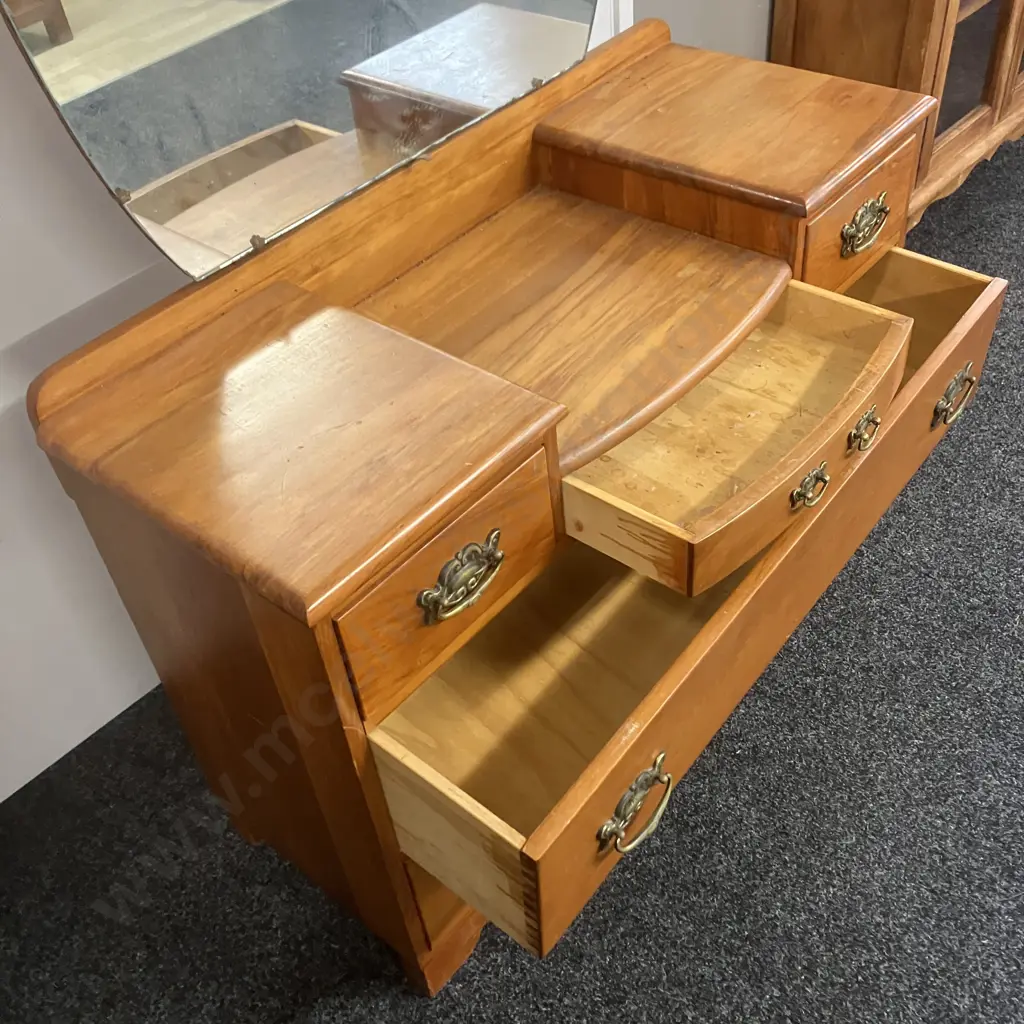 Solid Rimu Bow Front 5 Drawer Dressing Table, Drop Handles, Circular Mirror. H158 W106 D43cm Image 1++