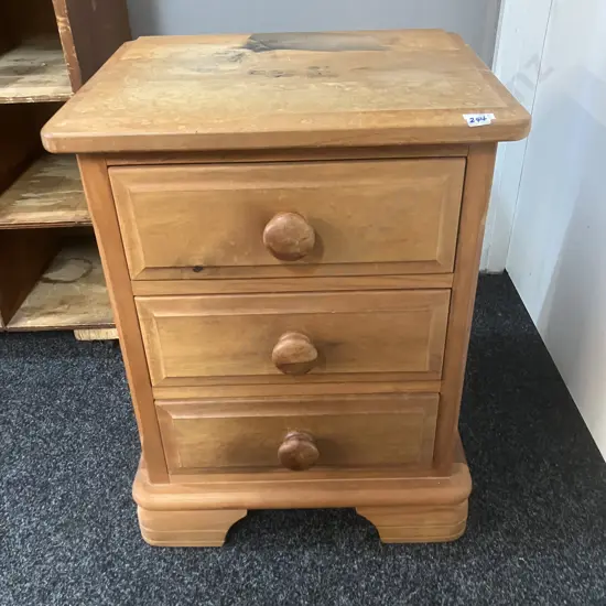 Millsbrook Jamestown Pine 3 Drawer Bedside Cabinet With Badge, Knob Handles. H66 W50 D40cm