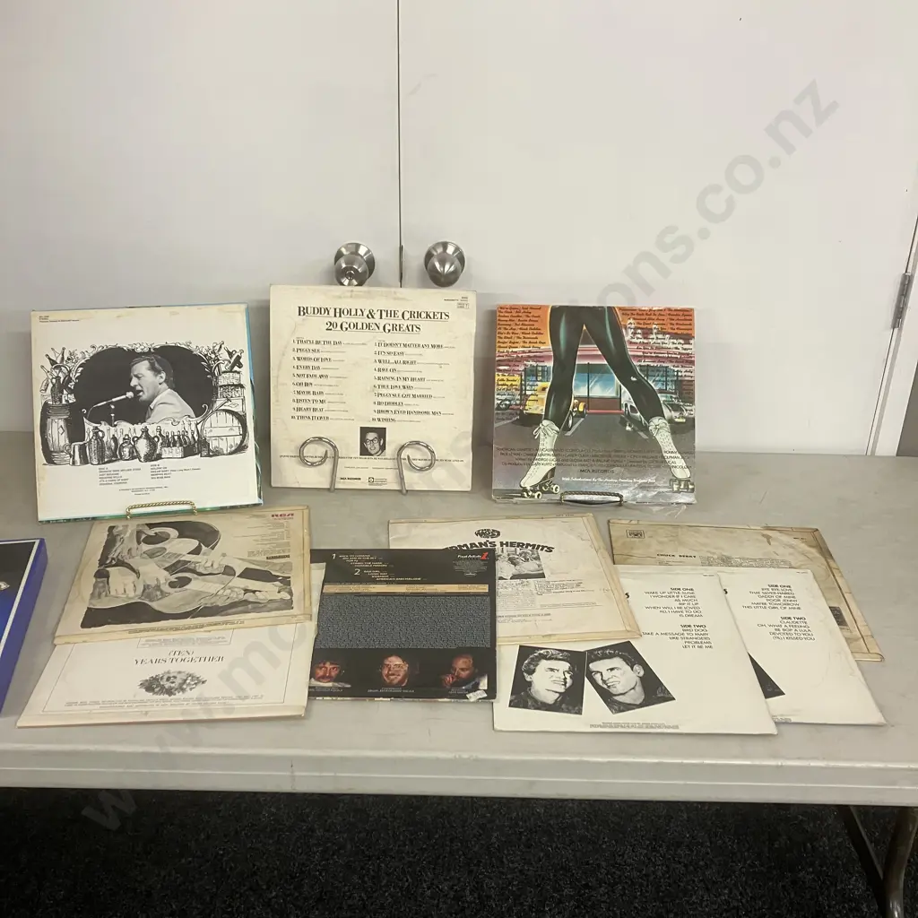 LPs x 10 - Buddy Holly Lives, Everly Bros, Chuck Berry, American Graffiti, Etc Plus Hits Of The 50s & 60s Vol II Boxset Image 1++