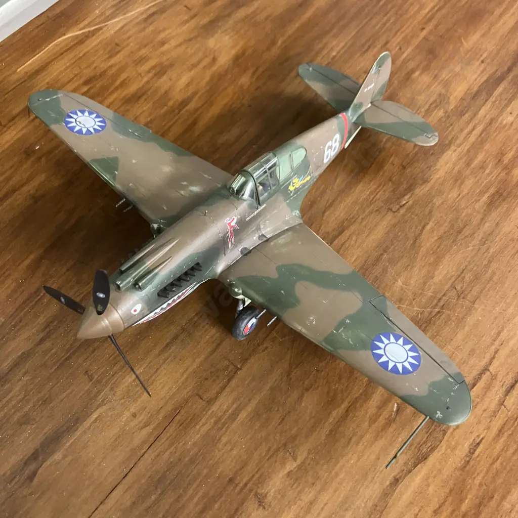 1:48 Curtiss P-40 Warhawk Chinese Airforce 68 Image 1++