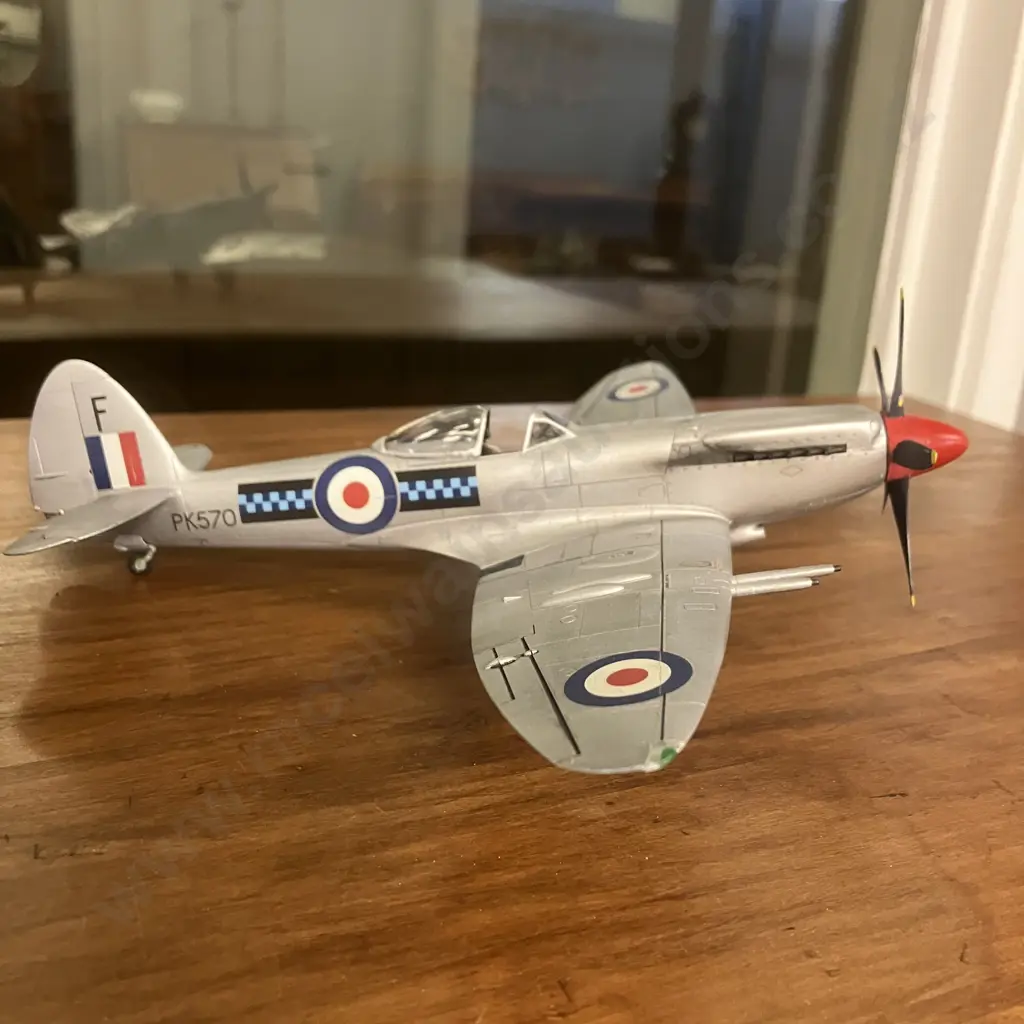 1:48 Supermarine Spitfire MK.Vb RAF 243 Squadron & Supermarine Spitfire F.22 RAF 603 Squadron Image 1++