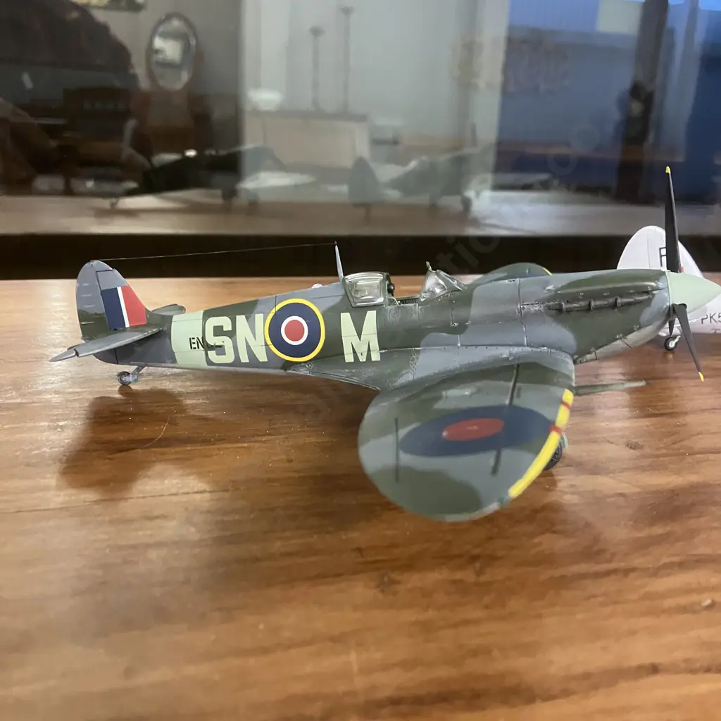 1:48 Supermarine Spitfire MK.Vb RAF 243 Squadron & Supermarine Spitfire F.22 RAF 603 Squadron Image 1++