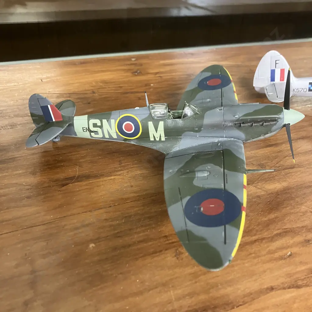 1:48 Supermarine Spitfire MK.Vb RAF 243 Squadron & Supermarine Spitfire F.22 RAF 603 Squadron Image 1++