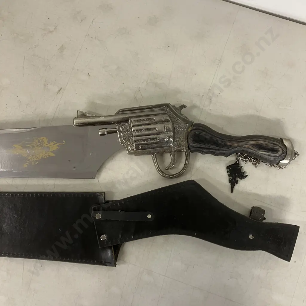 Final Fantasy Vlll Squall's Gunblade Revolver Sword With Leather Sheath. L104cm Image 1++