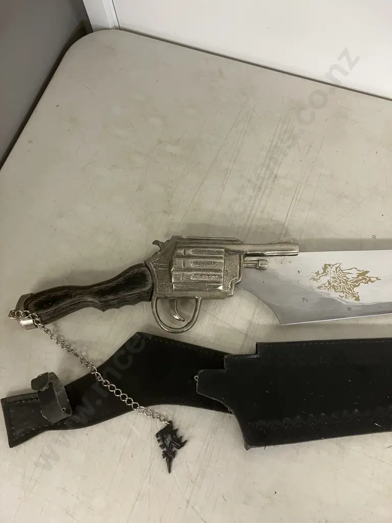Final Fantasy Vlll Squall's Gunblade Revolver Sword With Leather Sheath. L104cm Image 1++