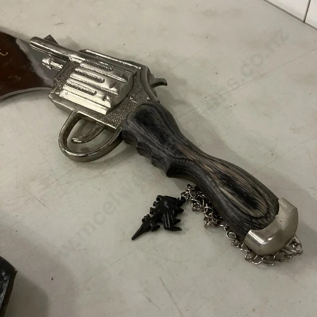 Final Fantasy Vlll Squall's Gunblade Revolver Sword With Leather Sheath. L104cm Image 1++
