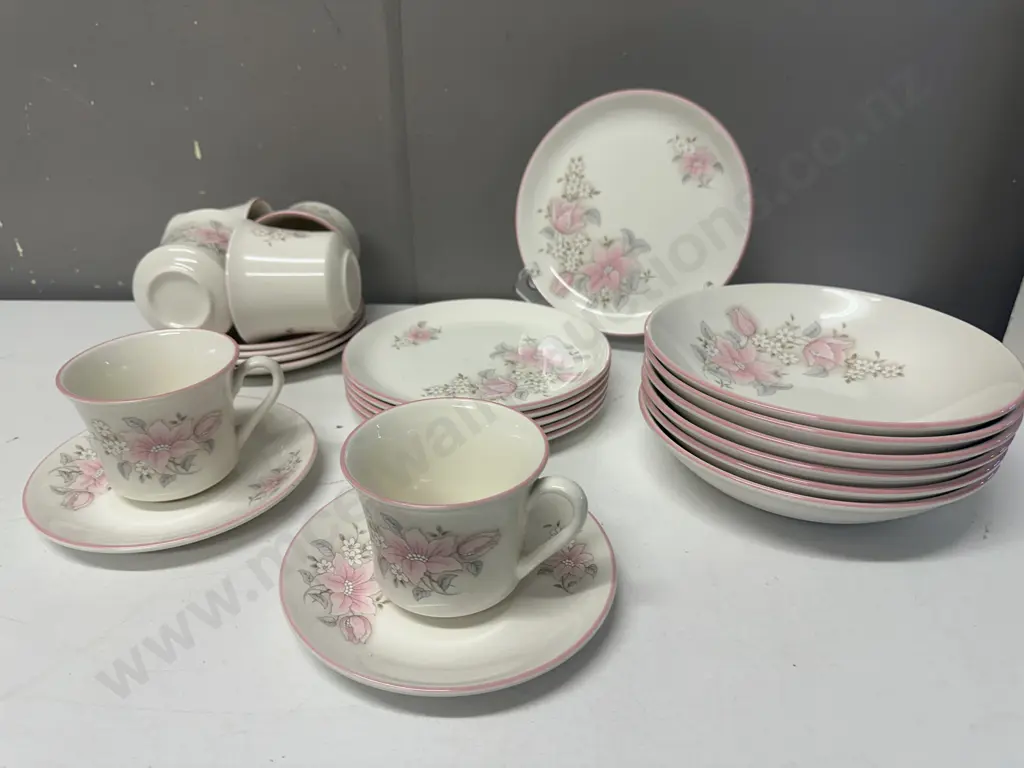 Crown Lynn Jasmine Flower Dinnerware  Image 1++