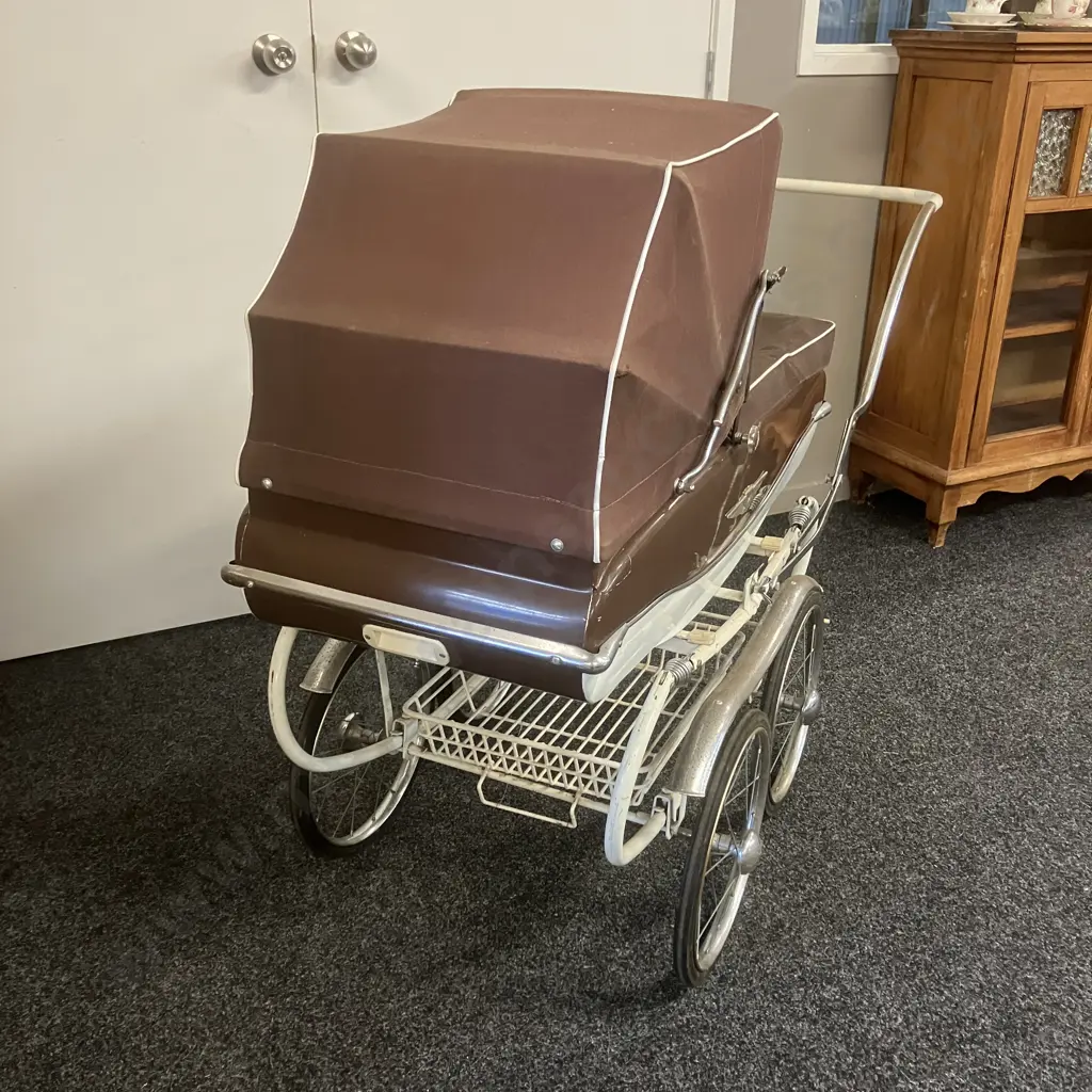 Vintage 1950's Pedigree Airstream Pram In Chocolate Brown & White Colours Image 1++