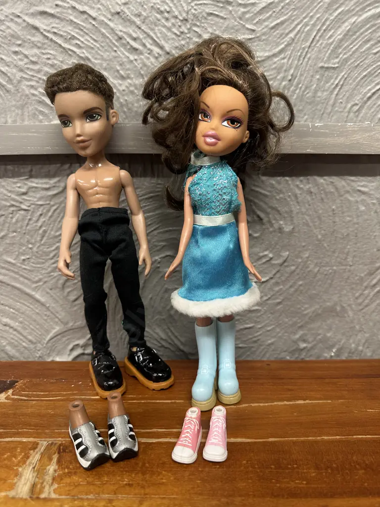 Vintage Bratz Girl & Boy Dolls & Boots Image 1++