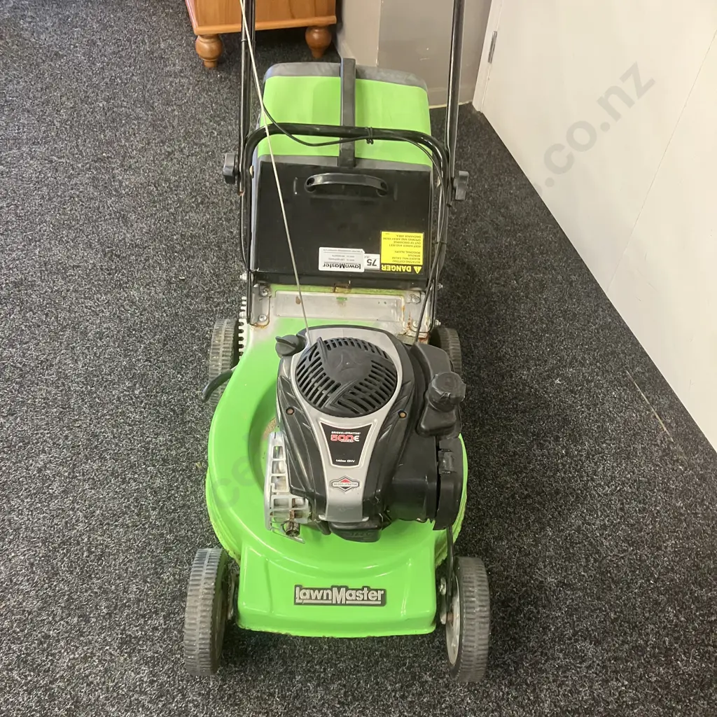 Lawnmaster Lawnmower With Catcher LSP1822P4500U, B&S 500E Series Image 1++