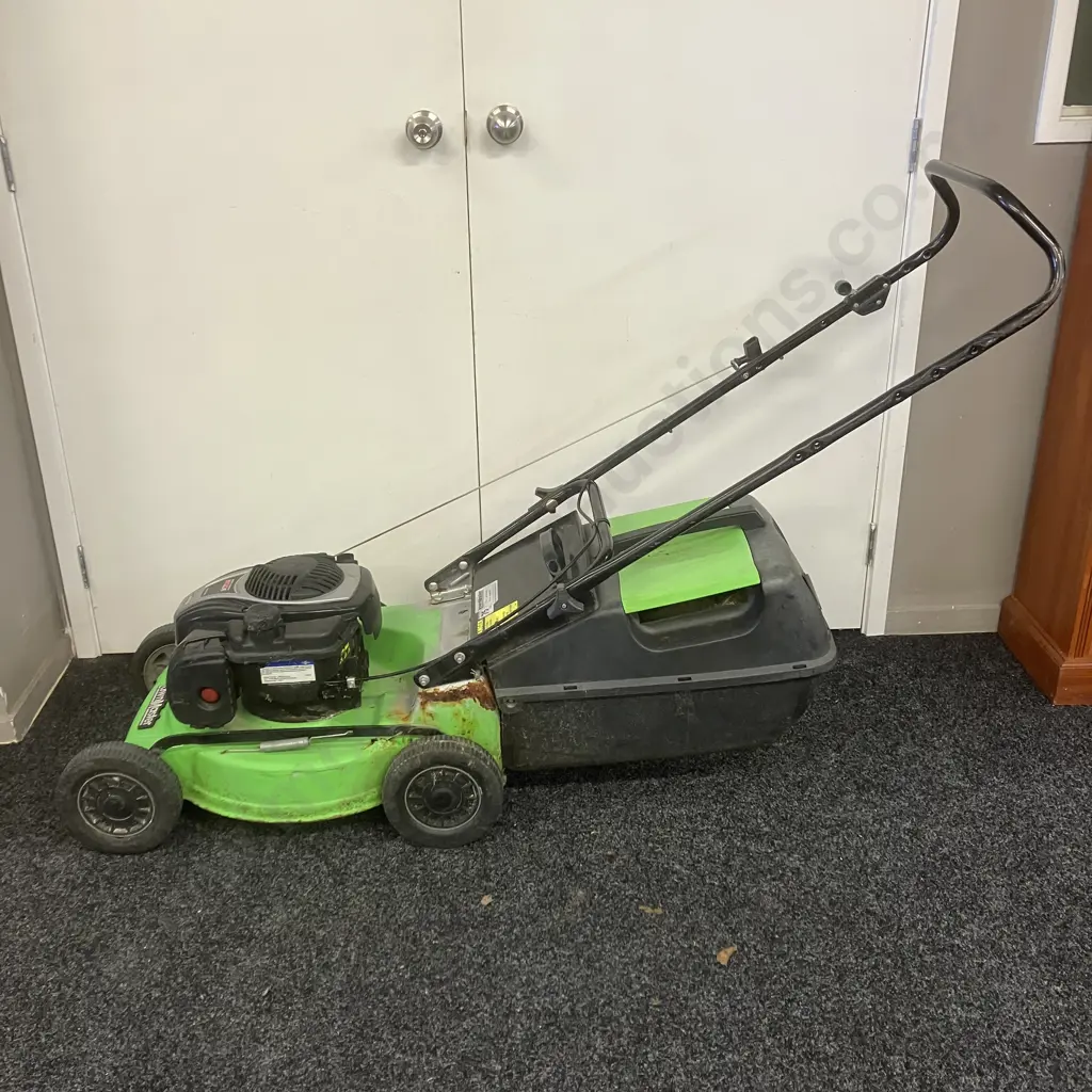 Lawnmaster Lawnmower With Catcher LSP1822P4500U, B&S 500E Series Image 1++