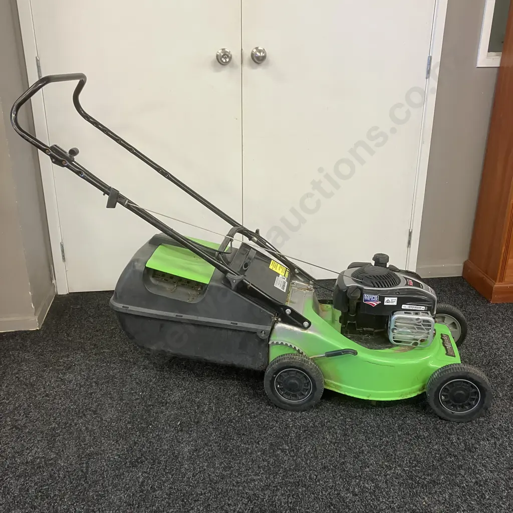 Lawnmaster Lawnmower With Catcher LSP1822P4500U, B&S 500E Series Image 1++