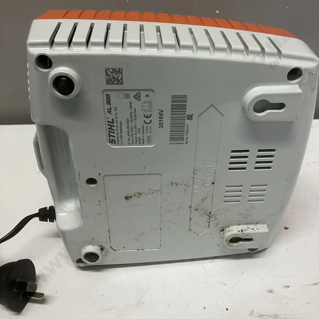 Stihl AL300 Battery Charger Image 1++