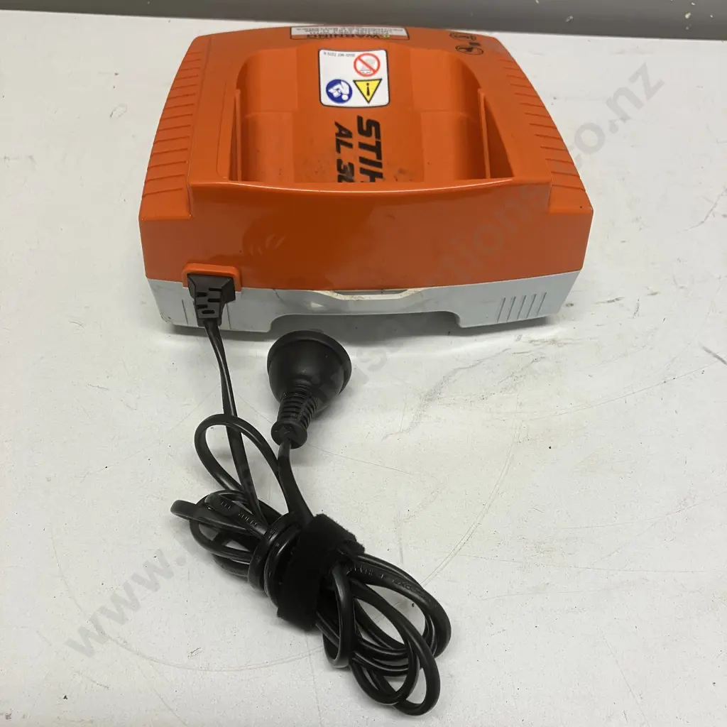 Stihl AL300 Battery Charger Image 1++